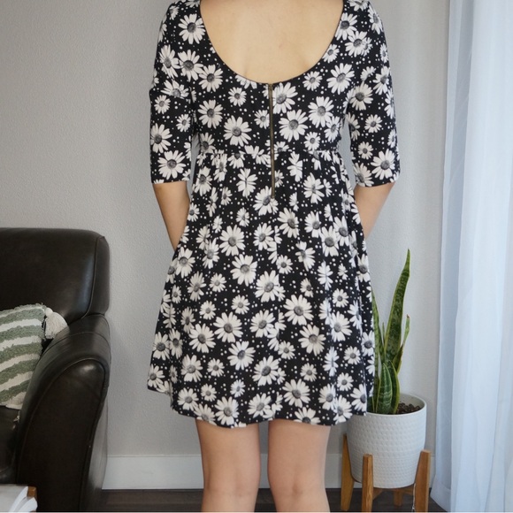 Monteau Floral Black & White Short Sleeve Dress Size S - Picture 4 of 10